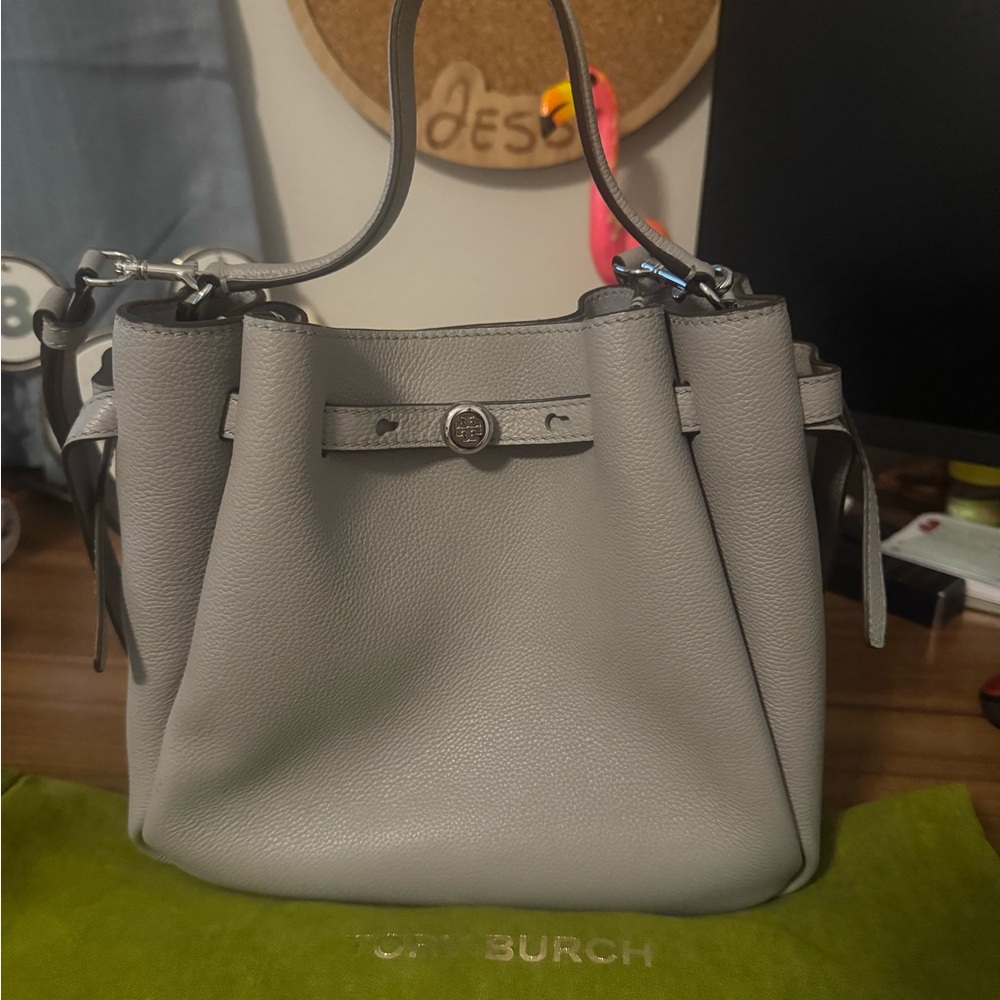 Tory Burch Romy Pebble Leather Bucket Bag - Picture 5 of 6